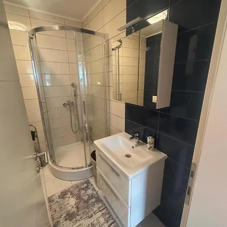 Apartman Din *